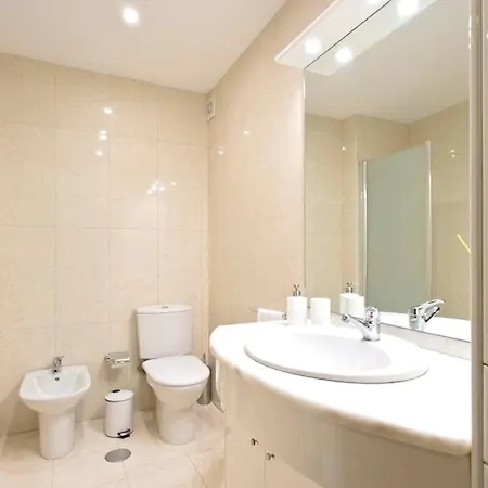 Spacious In With Terrace Porto