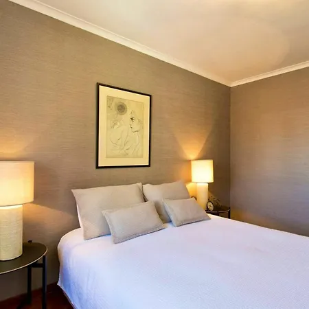 Spacious In With Terrace Apartment *