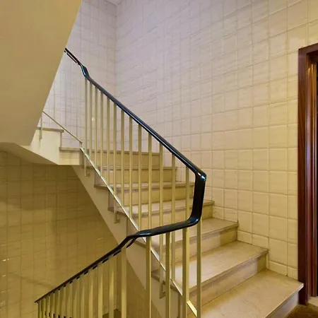 Spacious In With Terrace Apartment *