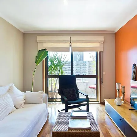 Spacious In With Terrace Porto